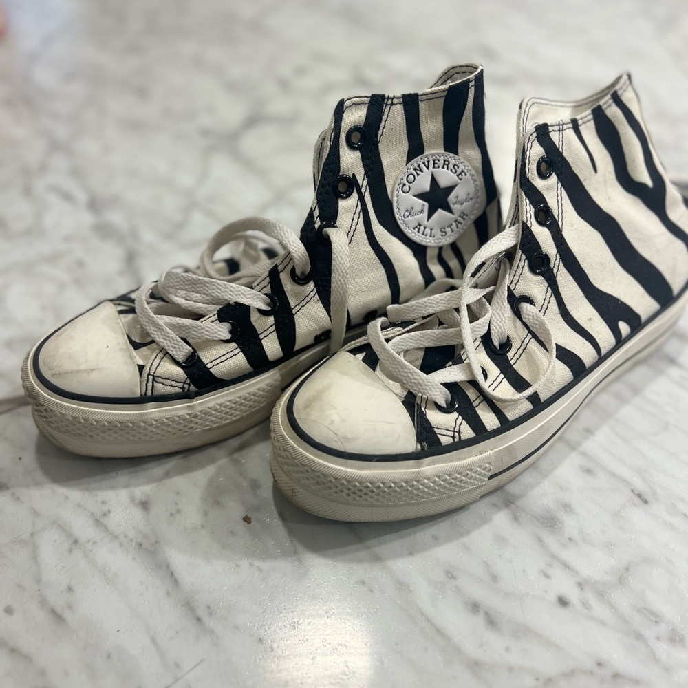 Zebra converse!